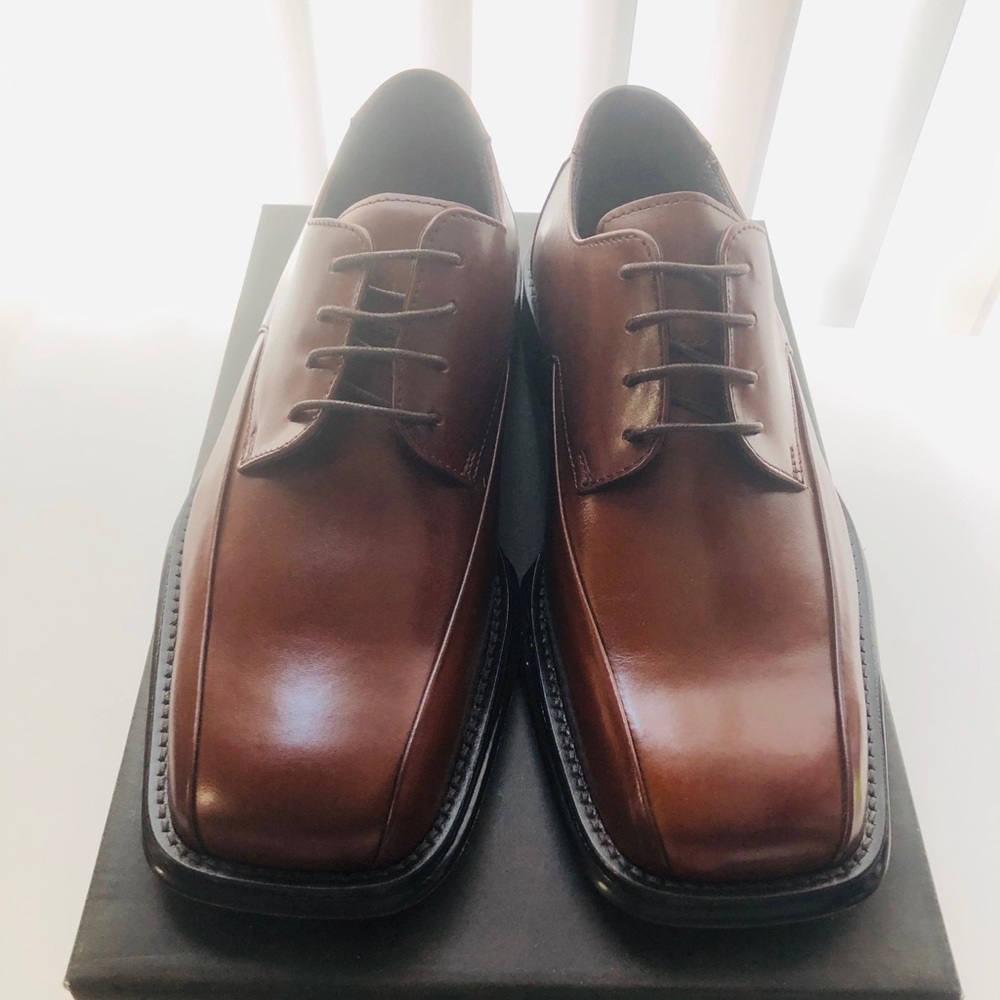 Kenneth Cole NY - Men’s size 7.5 - Sleek n Chic